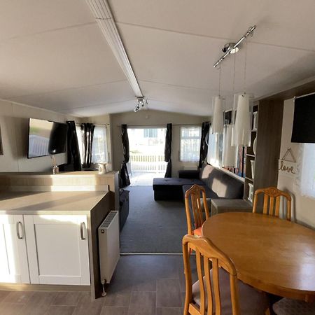 Отель Highfield Grange Caravan Park Little Clacton Экстерьер фото
