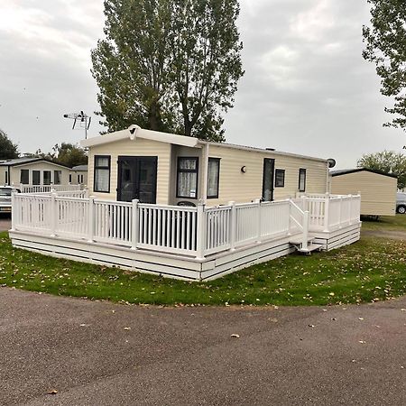Отель Highfield Grange Caravan Park Little Clacton Экстерьер фото
